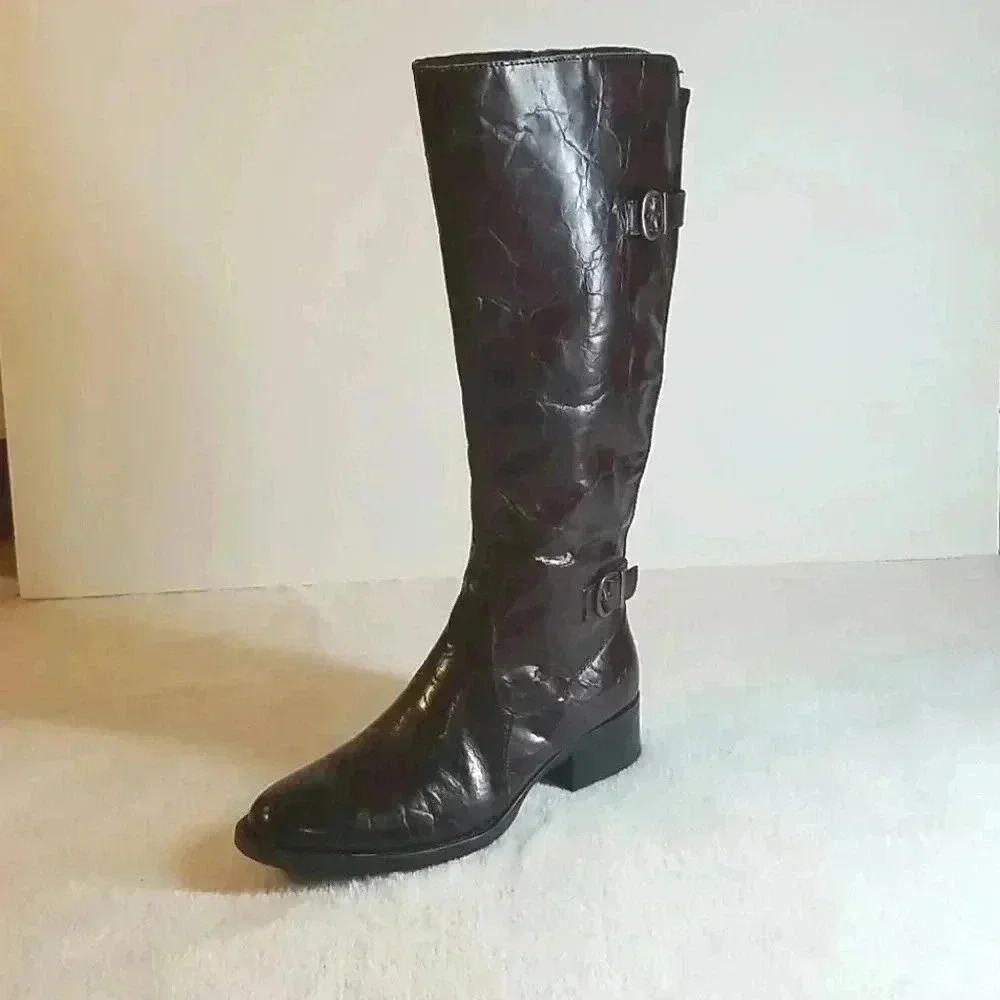 Born wrinkled leather boots